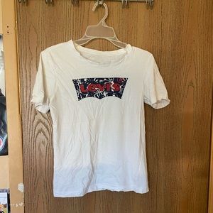 Levi’s white and dark navy blue graphic tee shirt